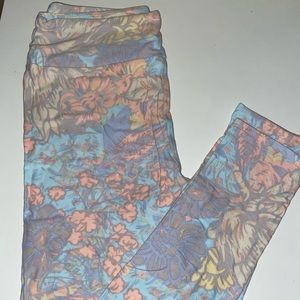 ⭐️4 for $20⭐️
LulaRoe leggings OS flowers 🤩🤩😍😍